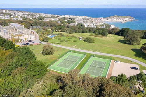 康沃爾藝術(shù)家用電子垃圾山歡迎G7首腦 藝術(shù)與環(huán)保的震撼對(duì)話